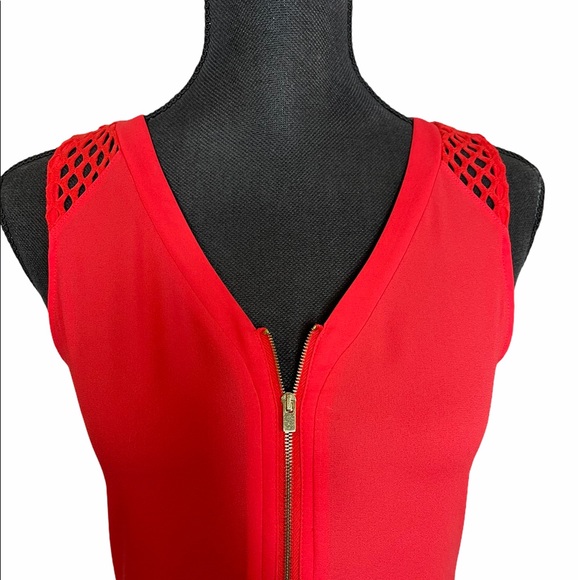 Sleeveless Shirt - Picture 4 of 7